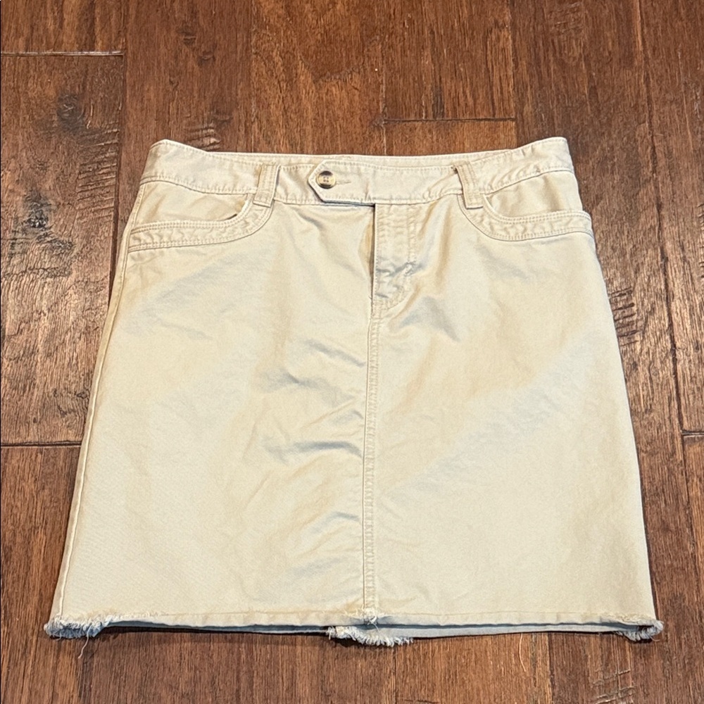 Size 6 Old Navy Beige Mini Skirt - Good Conditon